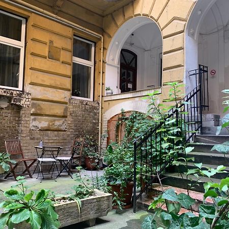 Small Cosy Apartment Near The Famous Westend City Center Budapest Exterior foto