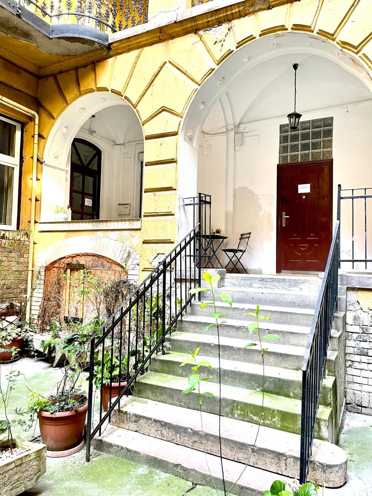 Small Cosy Apartment Near The Famous Westend City Center Budapest Exterior foto