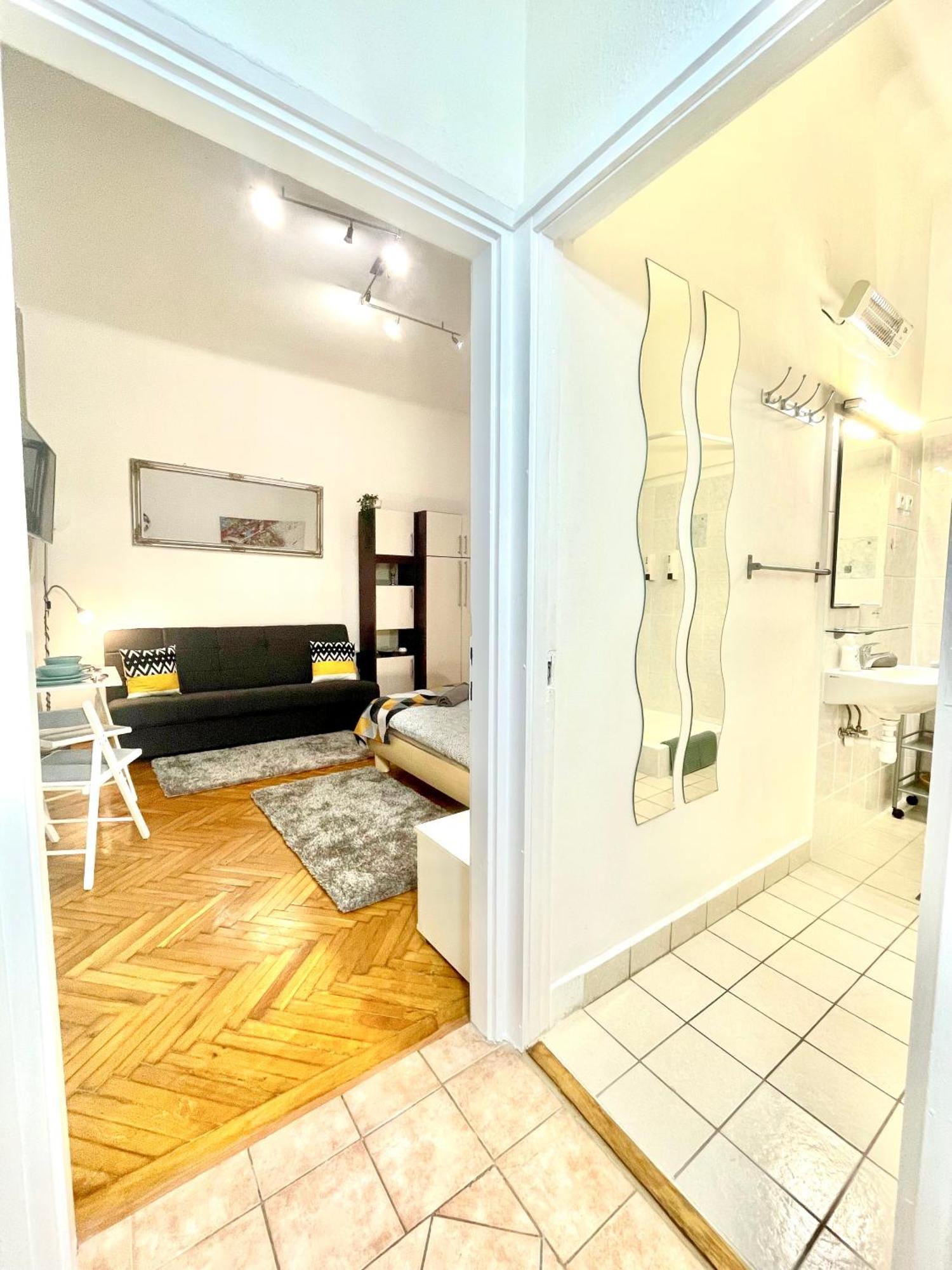 Small Cosy Apartment Near The Famous Westend City Center Budapest Exterior foto